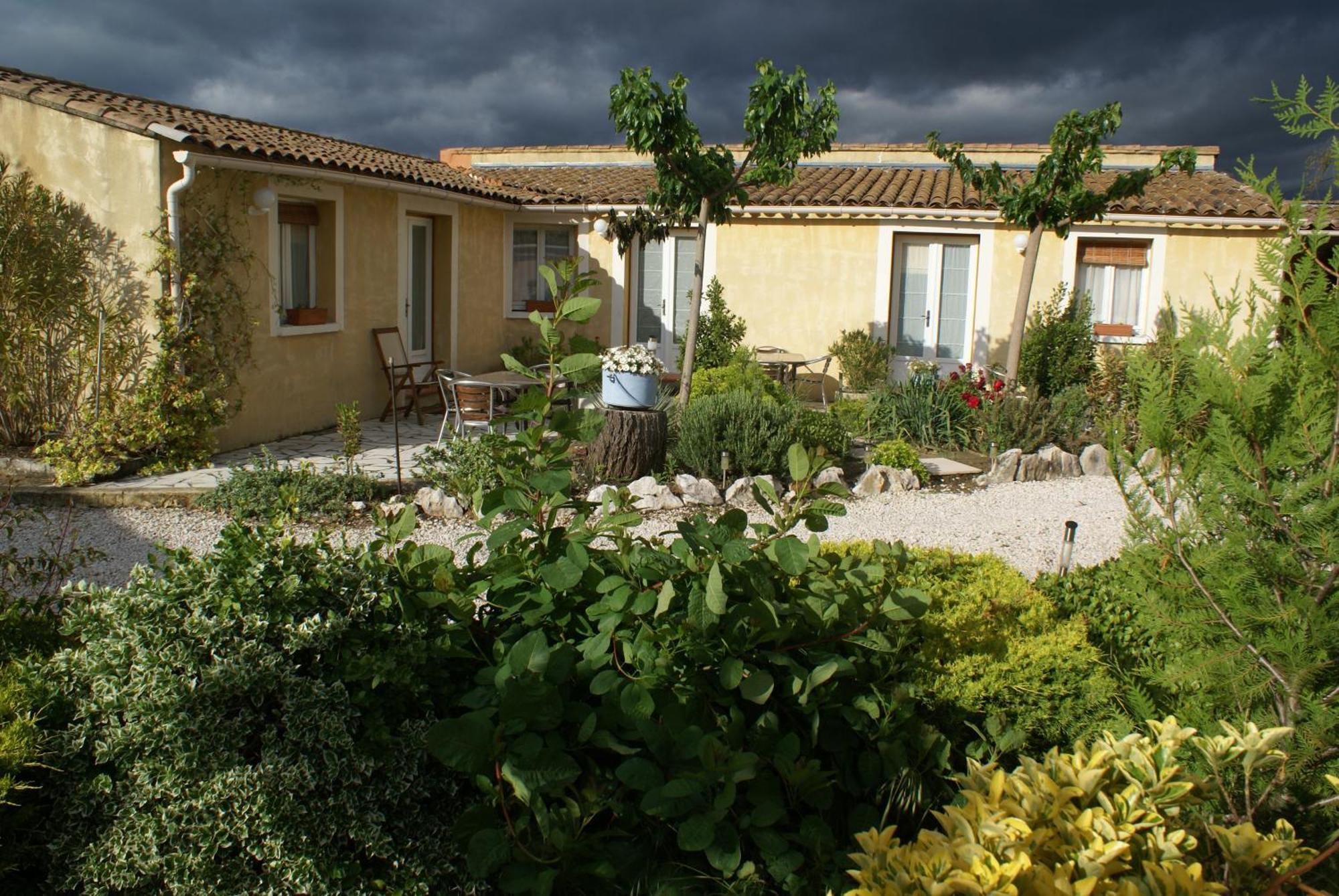 Les Romarins Bed and Breakfast Crestet Εξωτερικό φωτογραφία