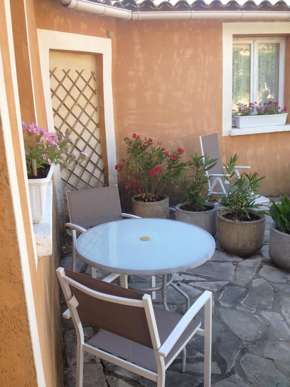 Les Romarins Bed and Breakfast Crestet Δωμάτιο φωτογραφία